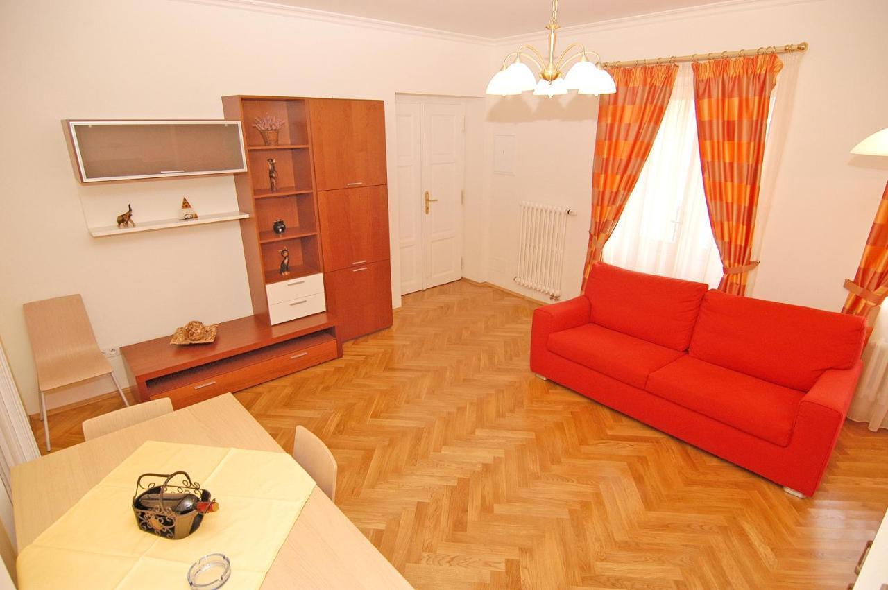 Residence La Familia Prague Luaran gambar