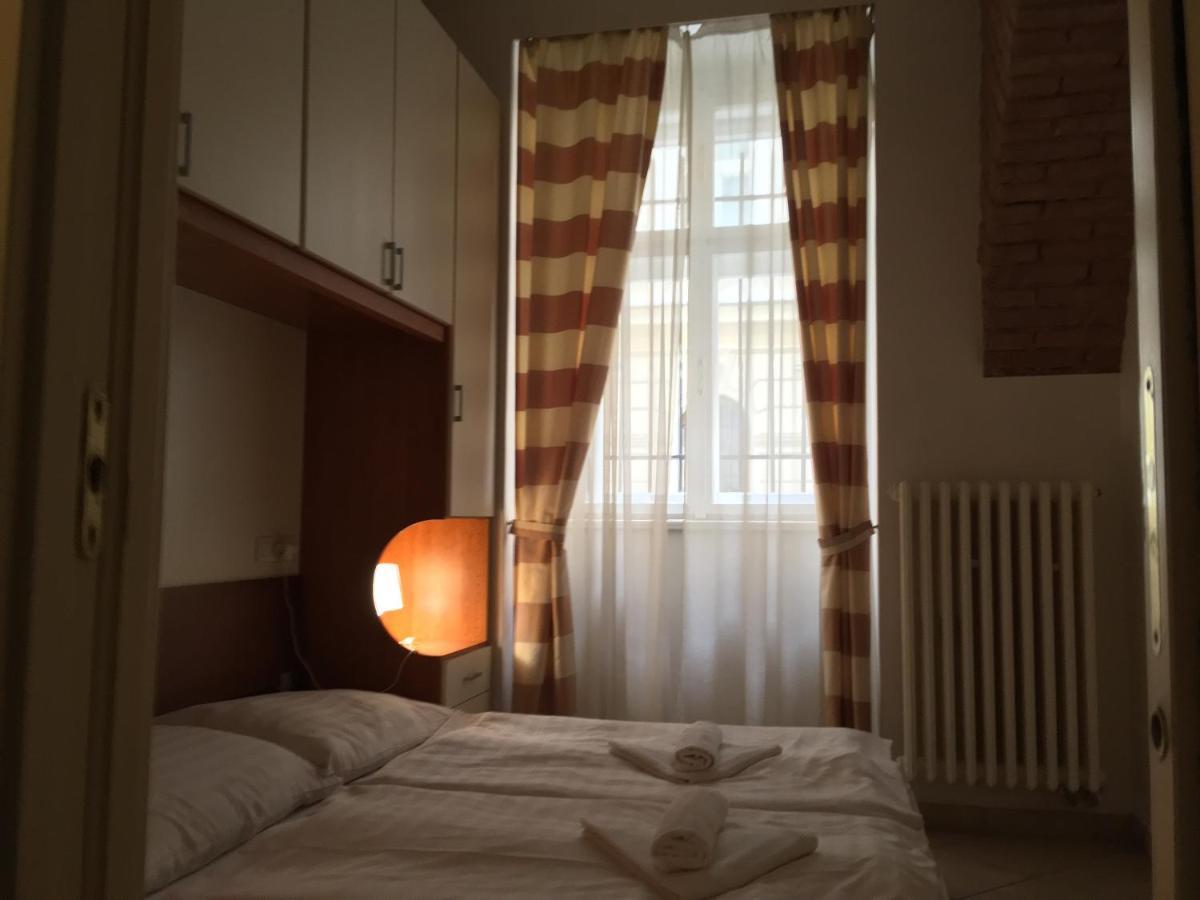 Residence La Familia Prague Luaran gambar