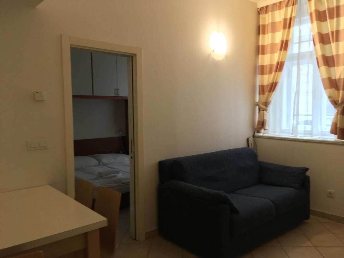 Residence La Familia Prague Luaran gambar