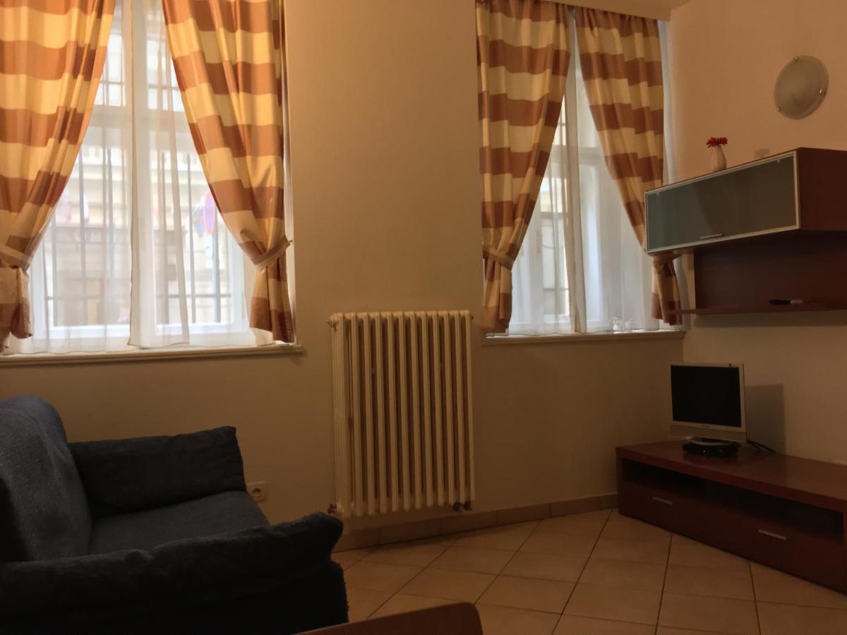 Residence La Familia Prague Luaran gambar